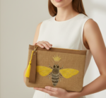 Taçlı Arı Nakışlı Jüt Clutch Çanta 30×20 cm
